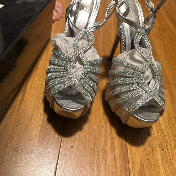 Jonathan Kayne Silver Rhinestone 5” Heels – Size 8 - Picture 1 of 4